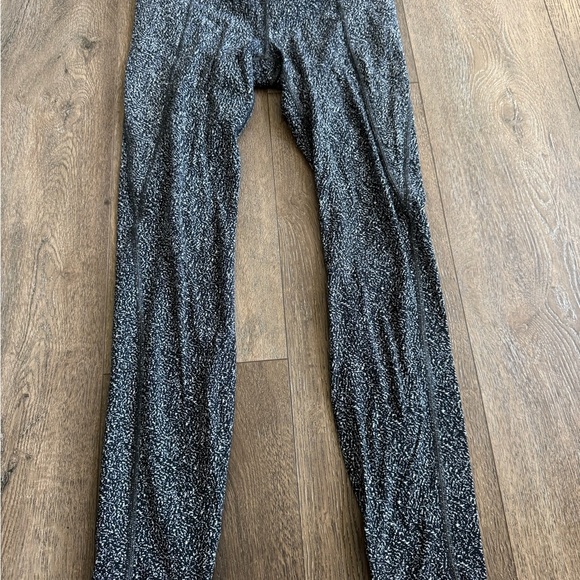 Athleta Lightning Static Leggings, women’s size XS. Black and white. - Picture 2 of 7